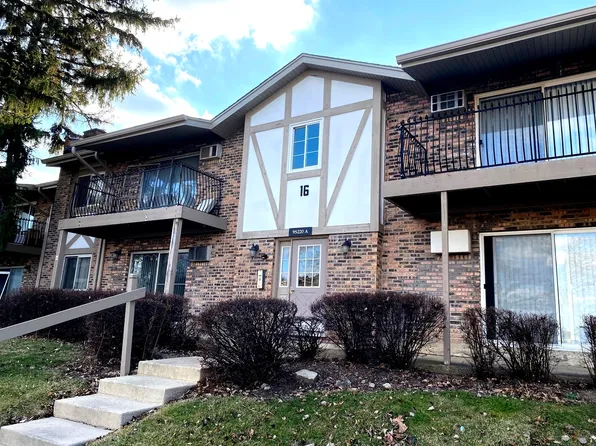 9S220 Lake Dr APT 16-104, Willowbrook, IL 60527