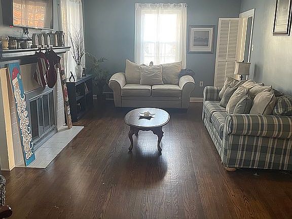 4th image of 2101 Elm St