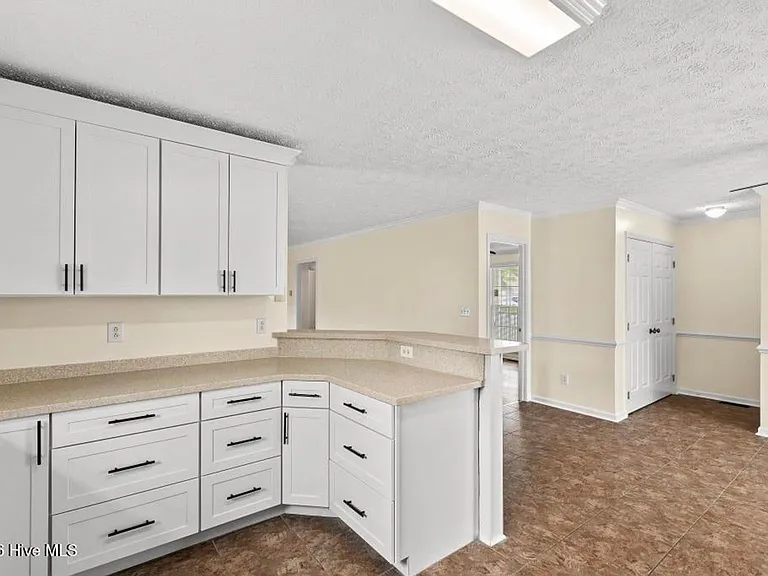 103 Richmond Dr — Photo 11