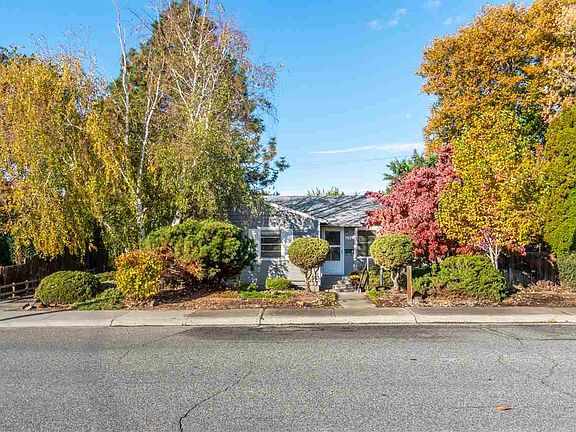 4th image of 1929 Davison Ave