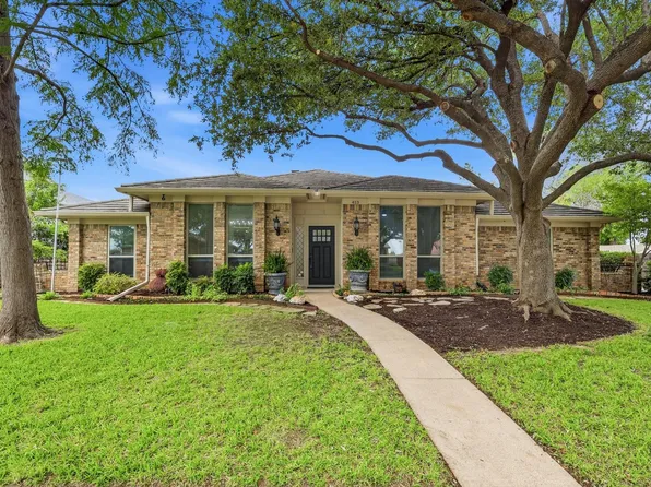 413 Blue Jay Ct, Bedford, TX 76021