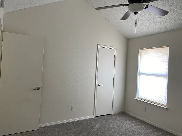 219 Meadow Ct #B — Photo 18
