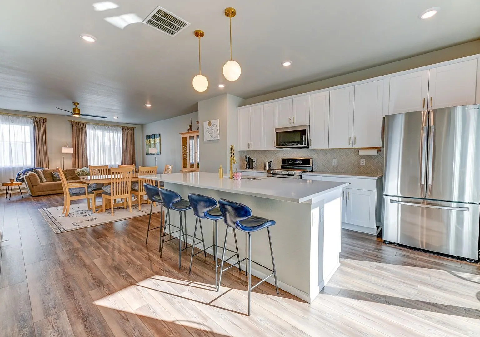 Spacious 4BR 4BA Furnished New Townhouse in Arvada — Photo 1