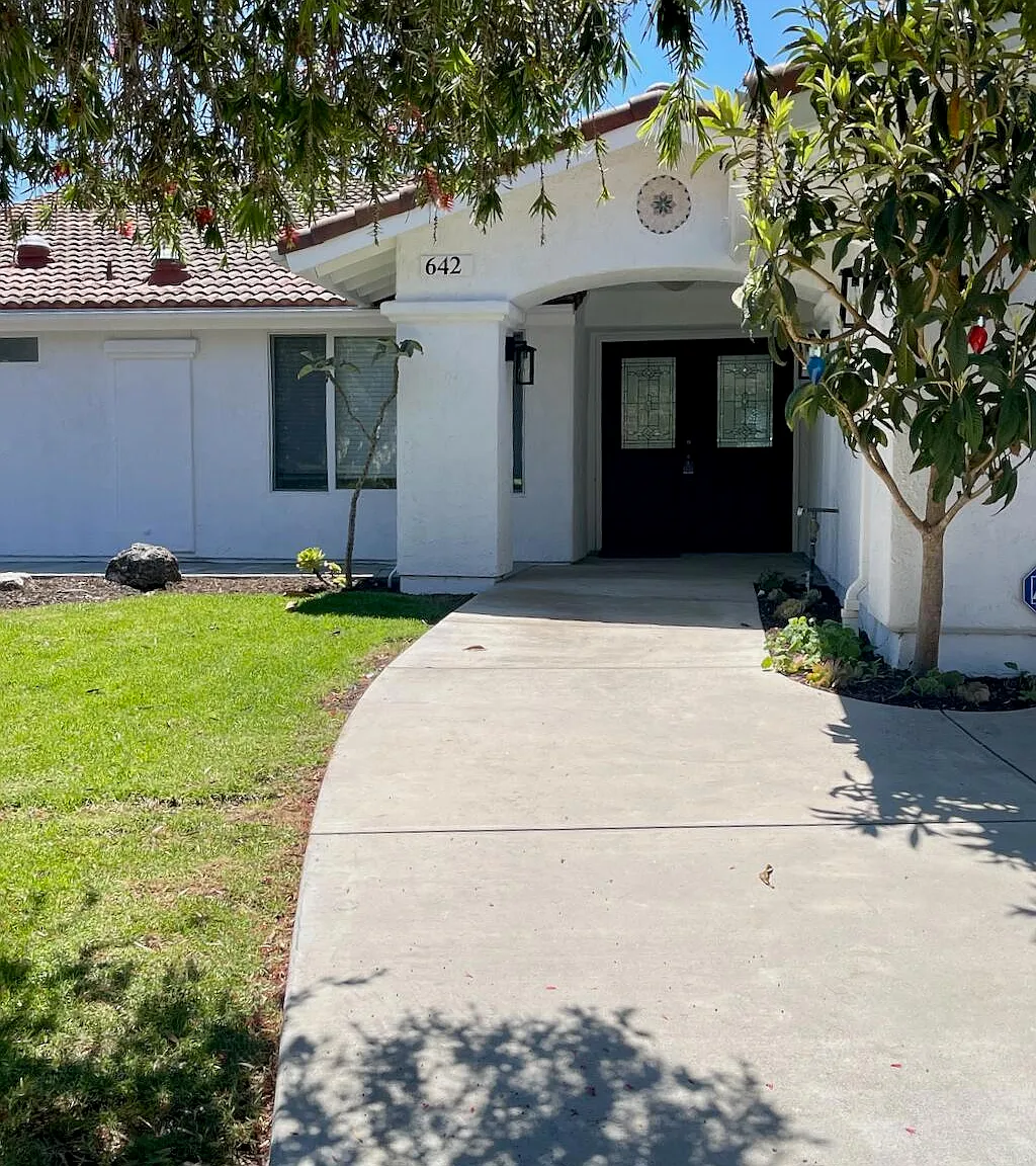 6 bed, 4.0 bath, 2809 sqft, $6,850 — Photo 2