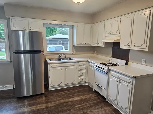 2132 Waterloo Rd, Cedar Falls, IA 50613
