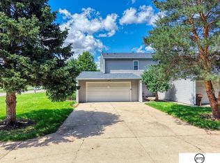 5600 Fairacre Ct, Lincoln, NE 68506