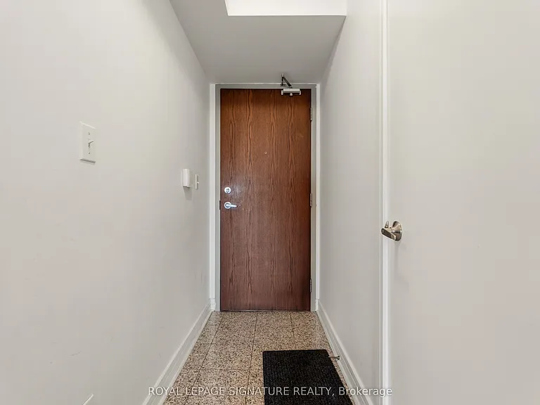16 Harrison Garden Blvd #1609 — Photo 10