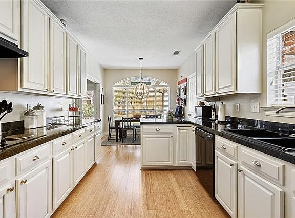 3rd image of 100 Madewood Dr