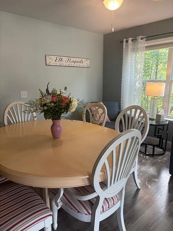 3 bed, 1.5 bath, 1120 sqft, $2,500 — Photo 3