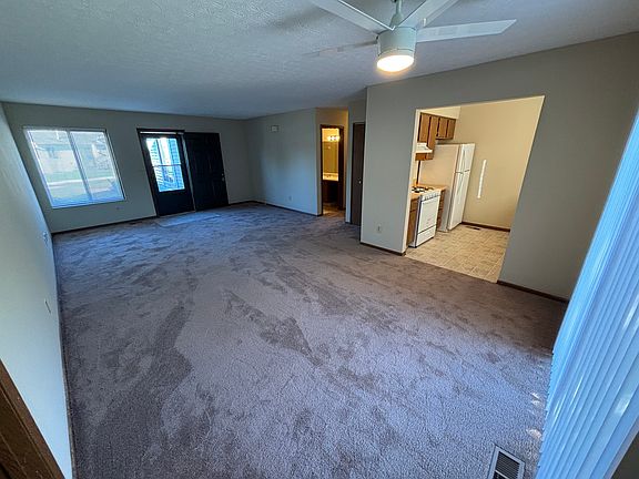 3rd image of 1824 Stoneview Ct