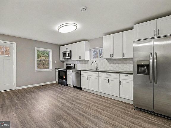 3rd image of 137 Reservoir Rd