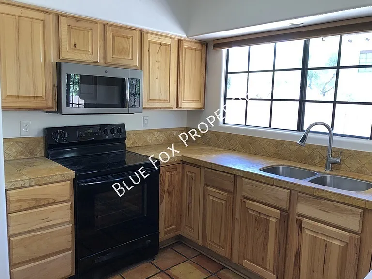 759 W Clear Creek Way — Photo 3