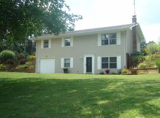 27304 Coulter St, Edwardsburg, MI 49112