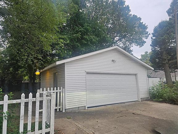 2nd image of 2030 Huffman Blvd