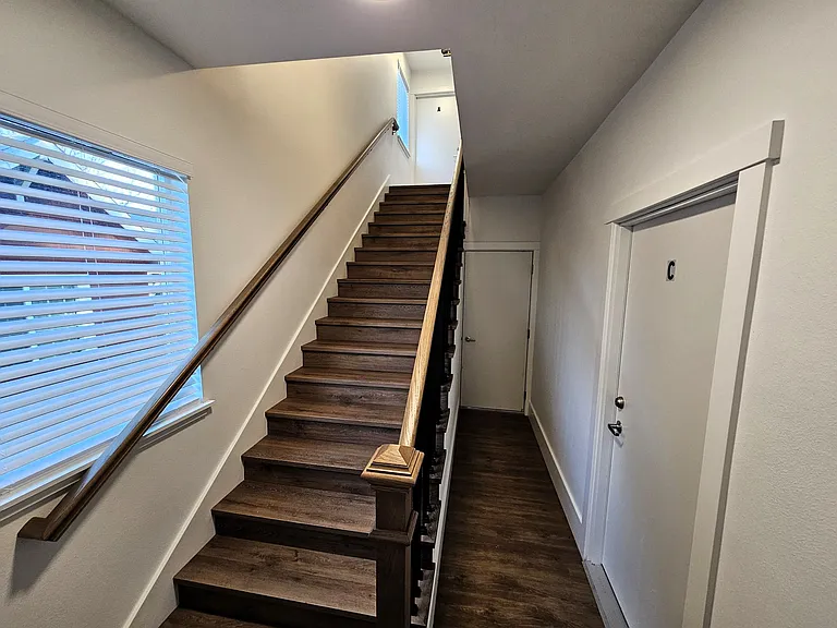 516 Wells Ave S — Photo 3