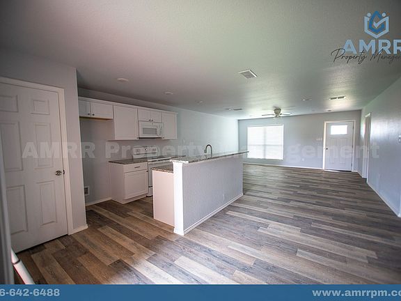 3rd image of 1014 Helena Ave