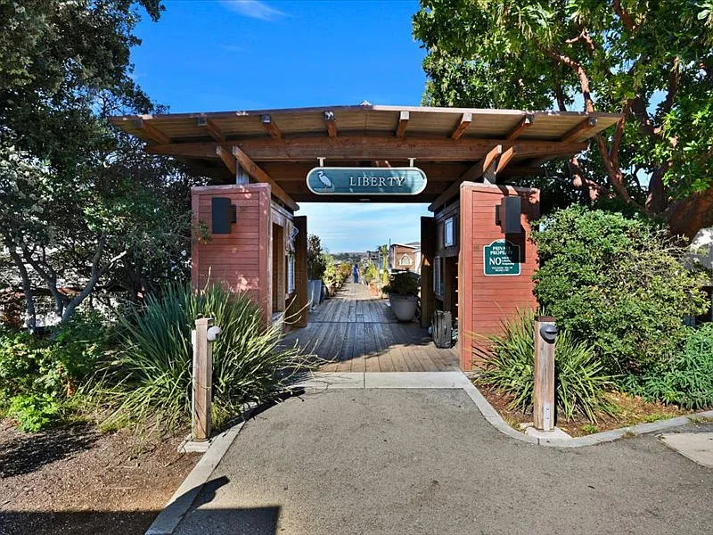 3 bed, 1120 sqft, $5,500 — Photo 1