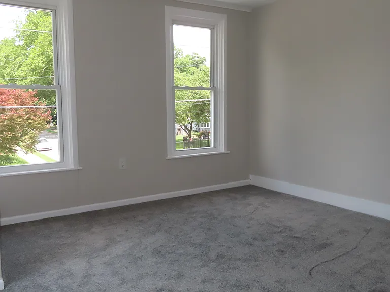 828 Broad St — Photo 17