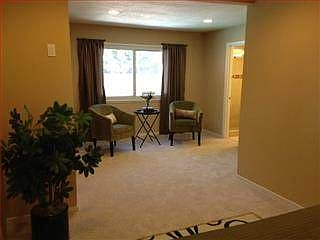 5th image of 823 Laurie Ave