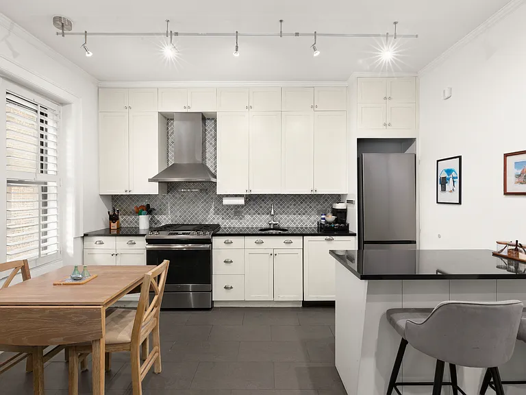 210 W 20th St #3RW — Photo 3