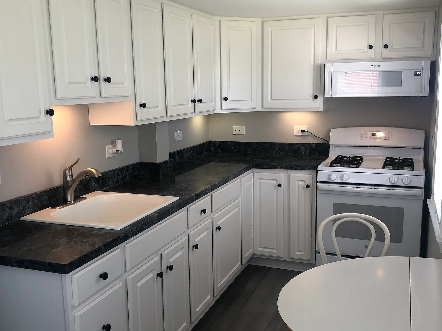 2 bed, 1046 sqft, $2,500 — Photo 1