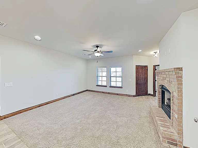 404 Charles Ct — Photo 6