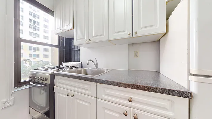 Rented by Bond New York | media 18