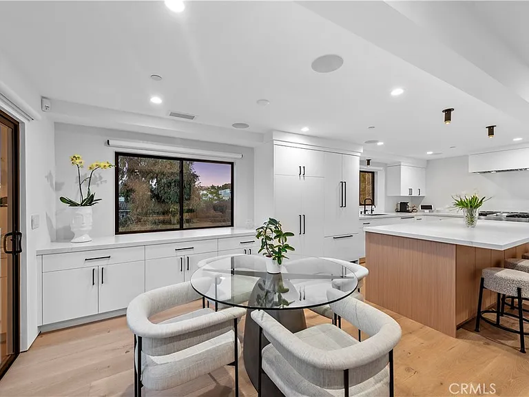322 1/2 Iris Ave — Photo 6