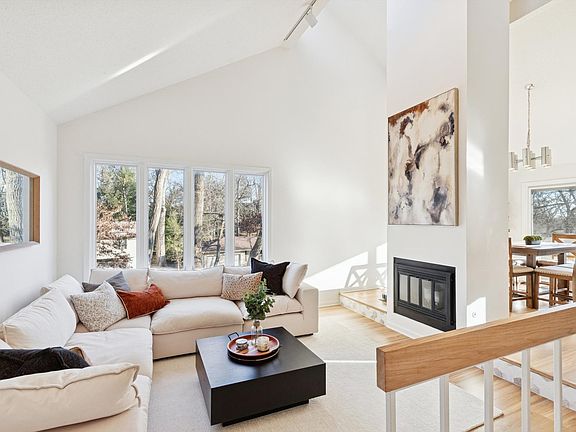 4th image of 1005 Canterbury Ct
