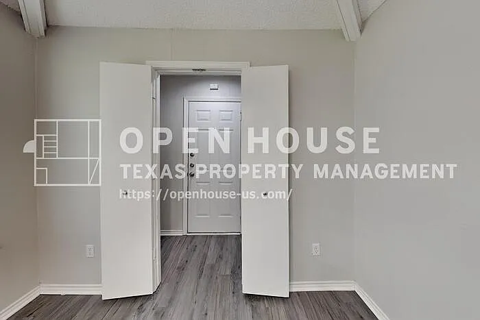 1914 Oakbluff Dr — Photo 7