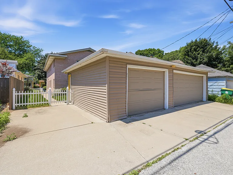 4536 N Larkin St — Photo 28