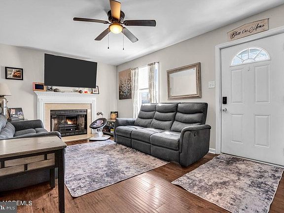 3rd image of 62 Aster St