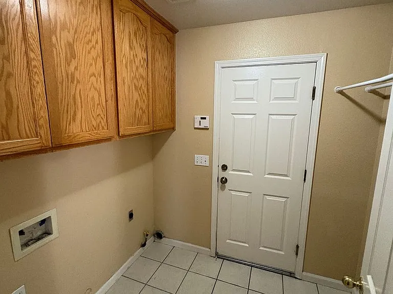 703 W Russell Ave — Photo 9
