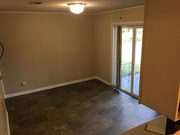 4th image of 530 Forest St