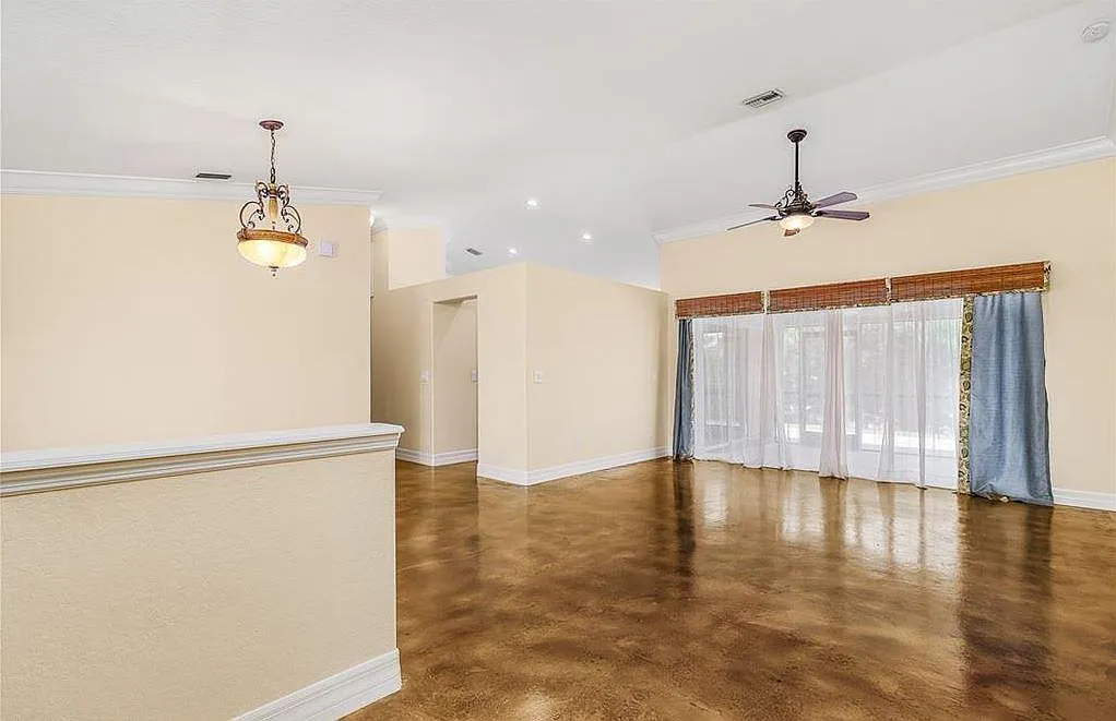 1303 SW 43rd Ln — Photo 3
