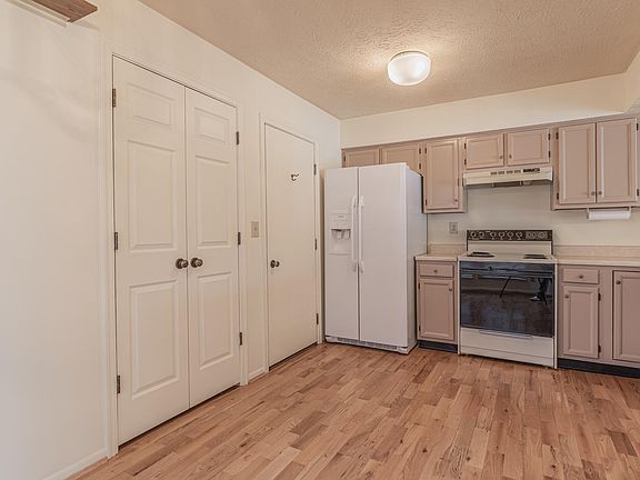 4th image of 273 Saxony Dr