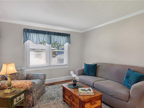 4th image of 2528 Shafer St