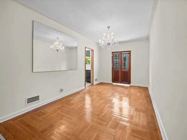 140 Van Cortlandt Park S image 6 of 26