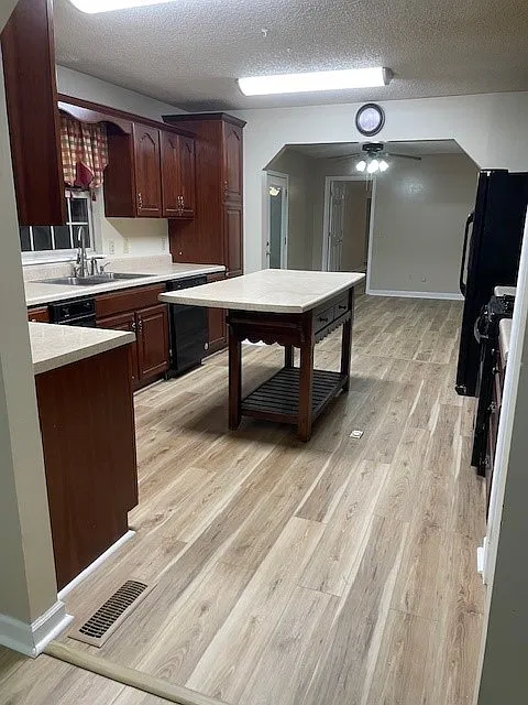 4 bed, 3.5 bath, 3000 sqft, $2,600 — Photo 2