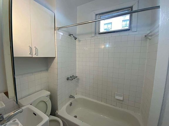 5th image of 33 W 76th St #5B15