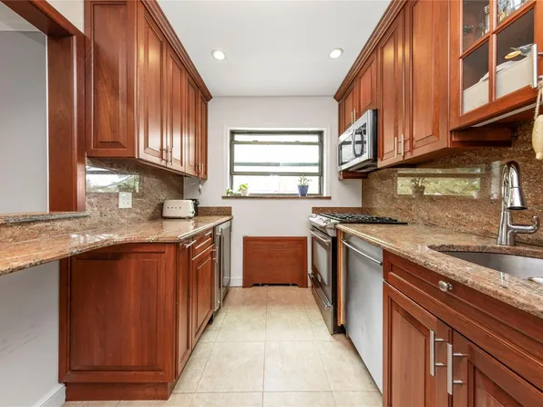 218-02 73rd Avenue image 14 of 18