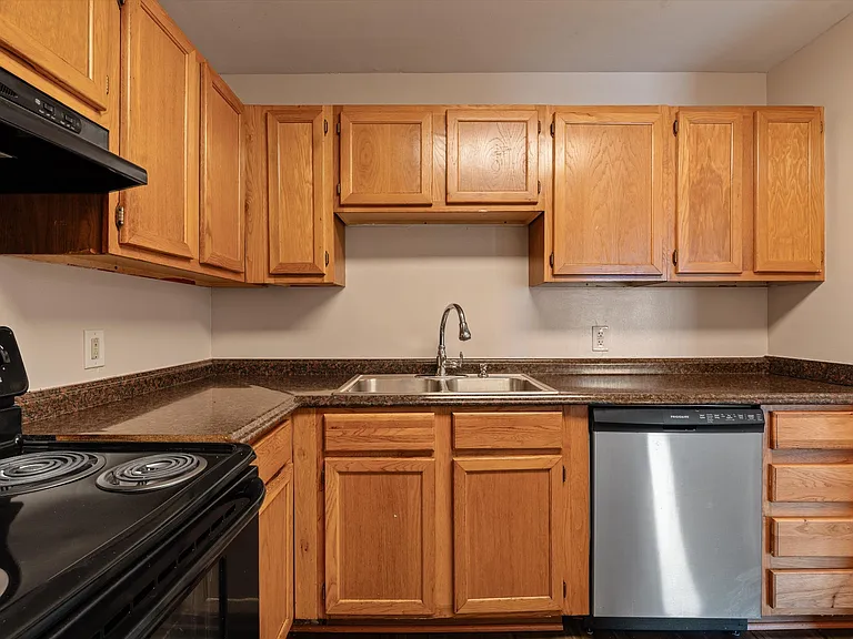 555 N Dupont Ave #C73 — Photo 7