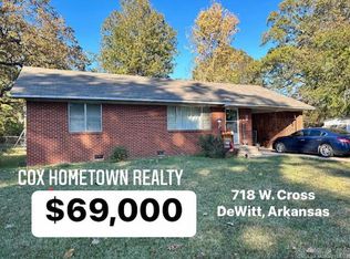 718 W Cross St, De Witt, AR 72042