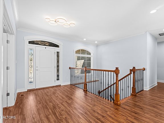 5th image of 215 Tecumseh Way