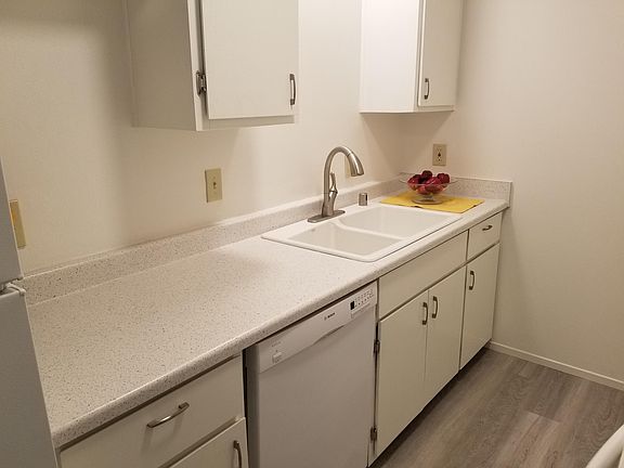5th image of 613 2nd St