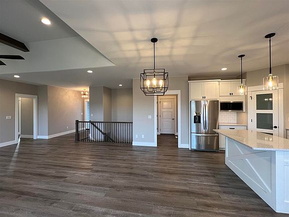 4th image of 80 S Seven Oaks Rd