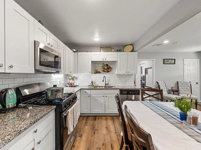 1211 Trimm Ave — Photo 4