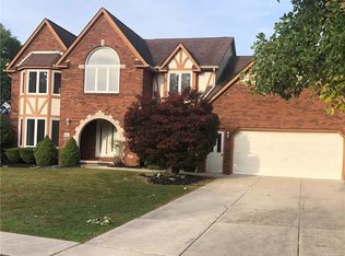 66 Viscount Dr, Williamsville, NY 14221