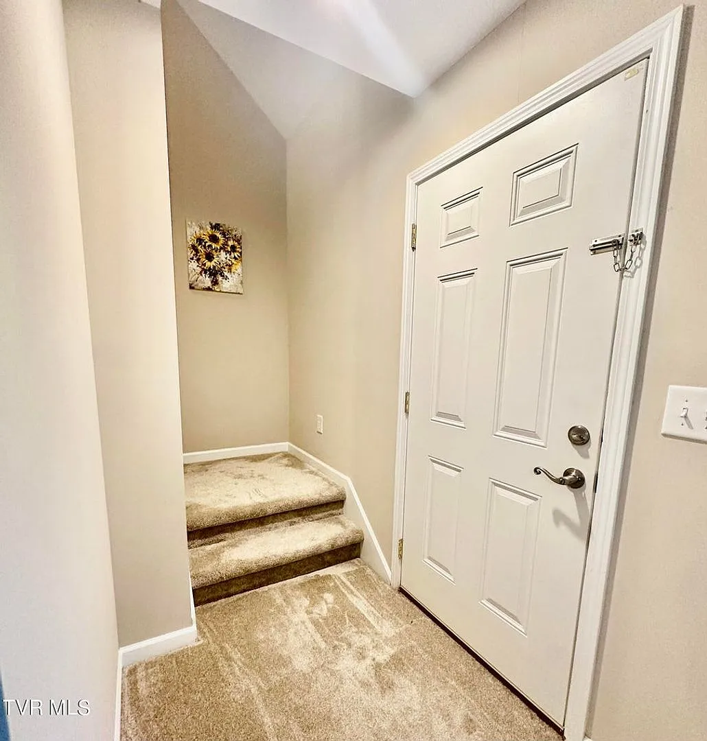 2-Bdrm, 2-Bth, Townhome - Near Etsu, Jc Med Center & Va — Photo 4