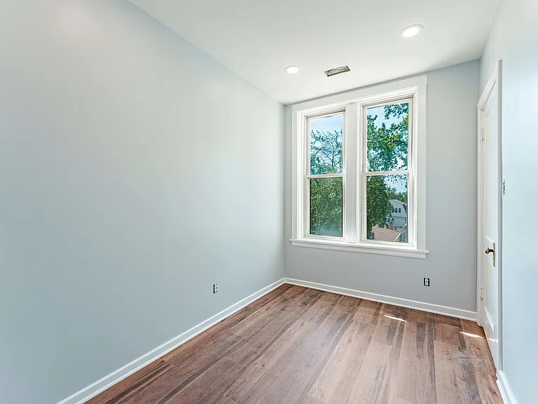 3720 W Eddy St #3 — Photo 7